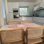 4 Star In Apartment *